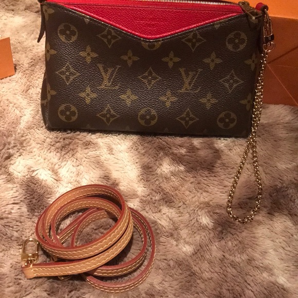 Rare/Discontinued Red Pallas Clutch - Picture 8 of 8